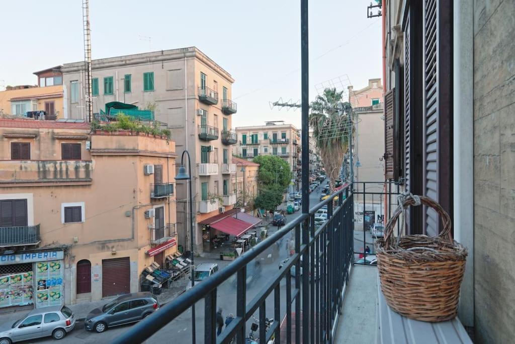 La Casuzza Del Borgo - Porto - Politeama Apartment Palermo Exterior foto