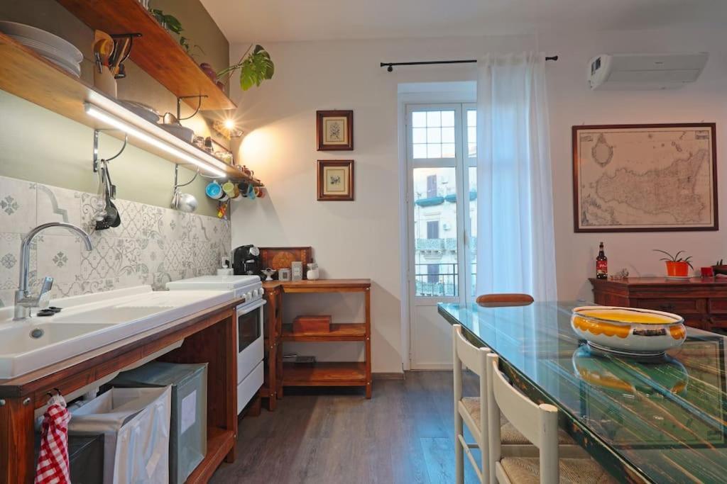 La Casuzza Del Borgo - Porto - Politeama Apartment Palermo Exterior foto